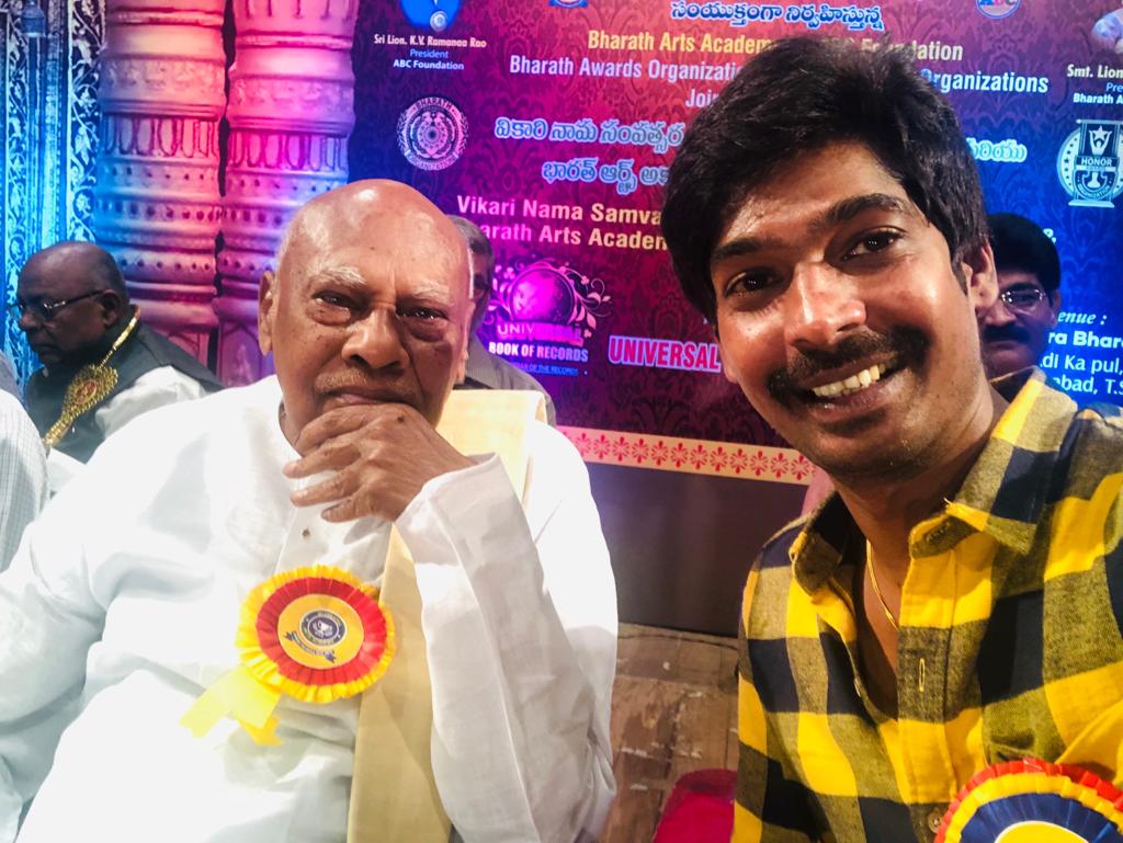 DhanrajOffl's tweet photo. I am truly honoured to receive #YuvakalaRatna award from Senior Politian #Rosaiah Garu 😊
Special Thanks to #BharathArtsAcademy and #ABCFoundation!! https://t.co/QdiKF9PScR