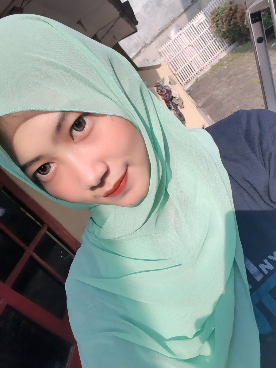 nrfitriayn's tweet photo. @saraswtt Aku ndak jomblo tapinya :') gabisa ikutan ya sar(?) #TKMTS barangkali ada yg mau mutualan aja atau jd abang2 aku buat bantuin ngerjain skripsi wkwkw https://t.co/rg1j6j1yCb