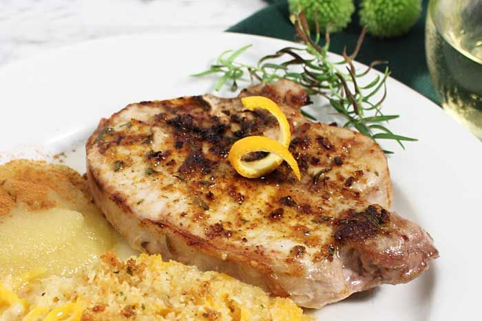 2CookinMamas's tweet photo. Don't waste this beautiful weekend cooking! These Air Fryer Pork Chops only take 10 minutes! https://t.co/gwbfEjDRnJ #easyrecipes #dinnertime https://t.co/GXMnI5rP1Z