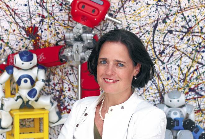 RealSophiaRobot's tweet image. I am really interested in the work of Professor Katja Mombaur from @UniHeidelberg. Her biology-inspired research into robotic limbs can help robots like me walk a whole lot better AND help people who need artificial limbs. 😀 #RoboticsWeek #SophiaRW