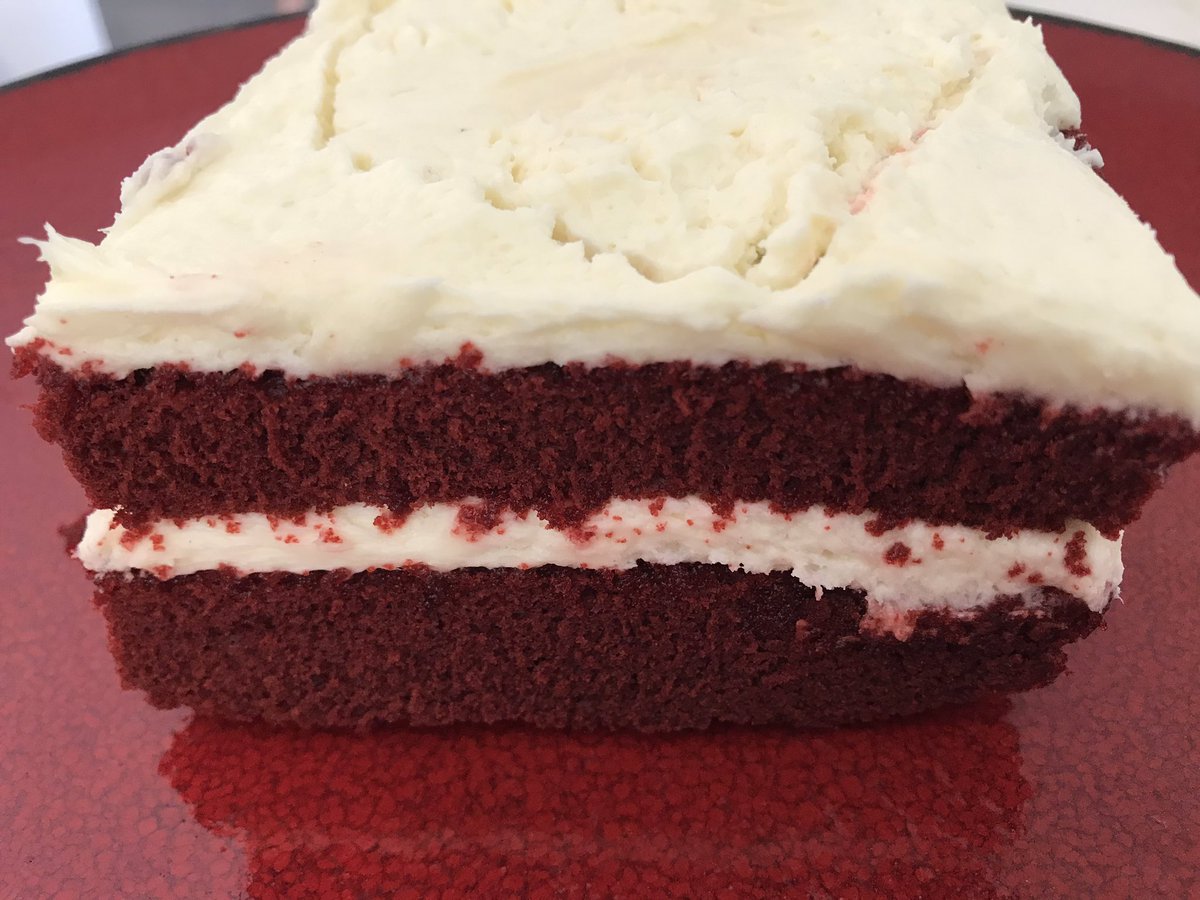 gameofdishes's tweet photo. Red Wedding velvet cake #GOTluckParty #GoT #DarkStark https://t.co/413ubHuJxK