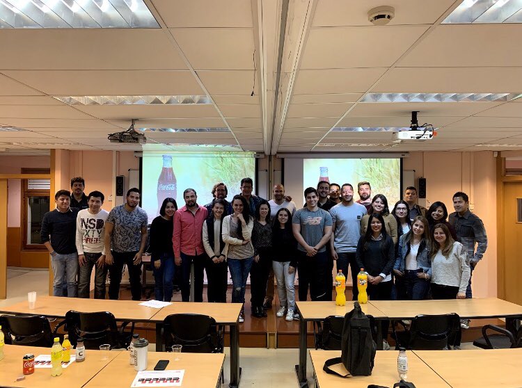 euncet's tweet photo. Los alumnos de #másteroficial estuvieron con @AnnaEsquiusF en una #masterclass sobre "Cadena de suministro y #comercialización de #nuevosproductos en @CocaCola_es". ¡Una gran clase donde descubrieron nuevos productos! ❤️ #Euncet #MUADE #MUDMKT https://t.co/PwDMgZ5V5r