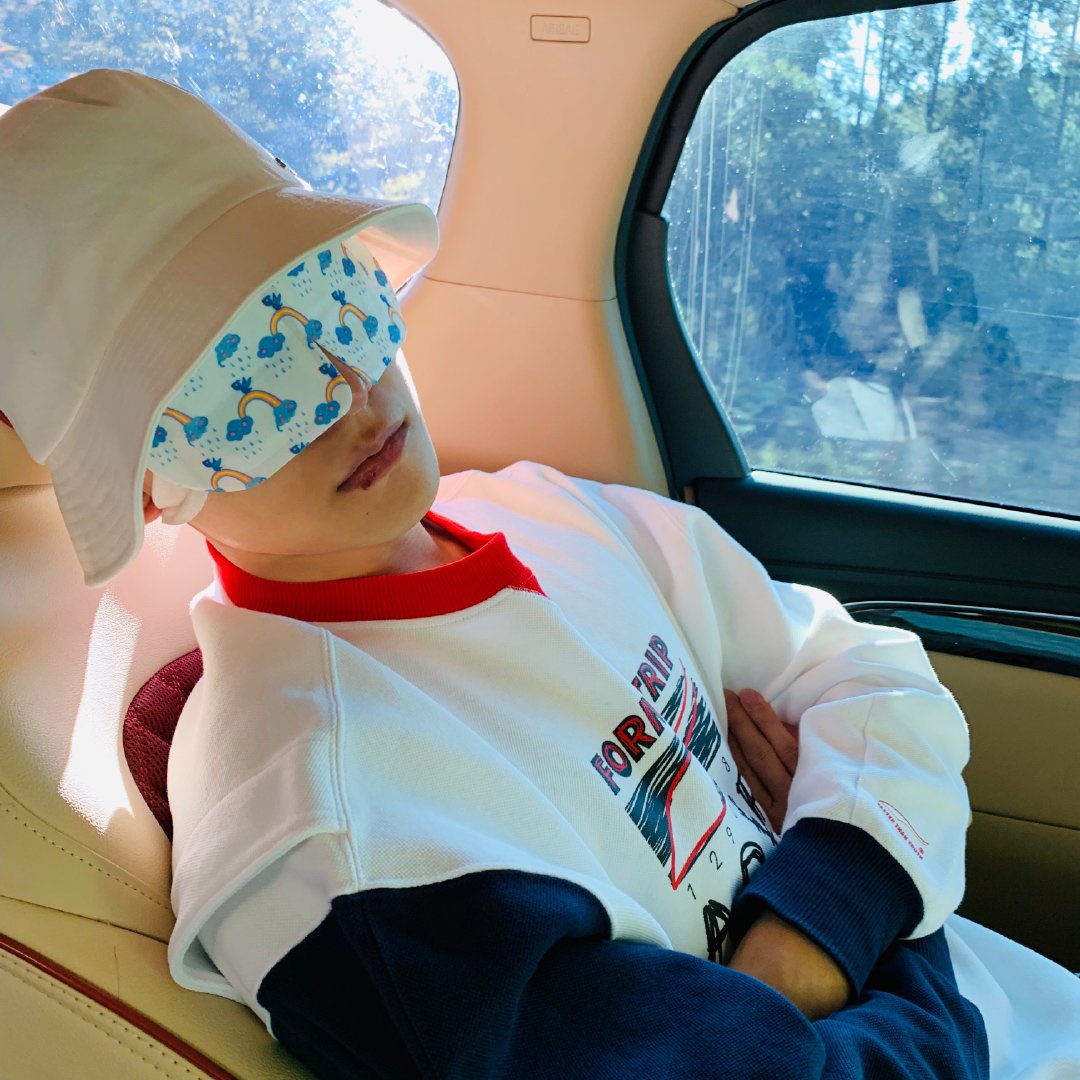 0103yw's tweet photo. 입술 모야..? 초코릿 같은거 묻은거야? 분장인건가? 이와중에 안대 왤케 기여워 ㅎㅎ
#양양 #yangyang https://t.co/sGQFgM7028