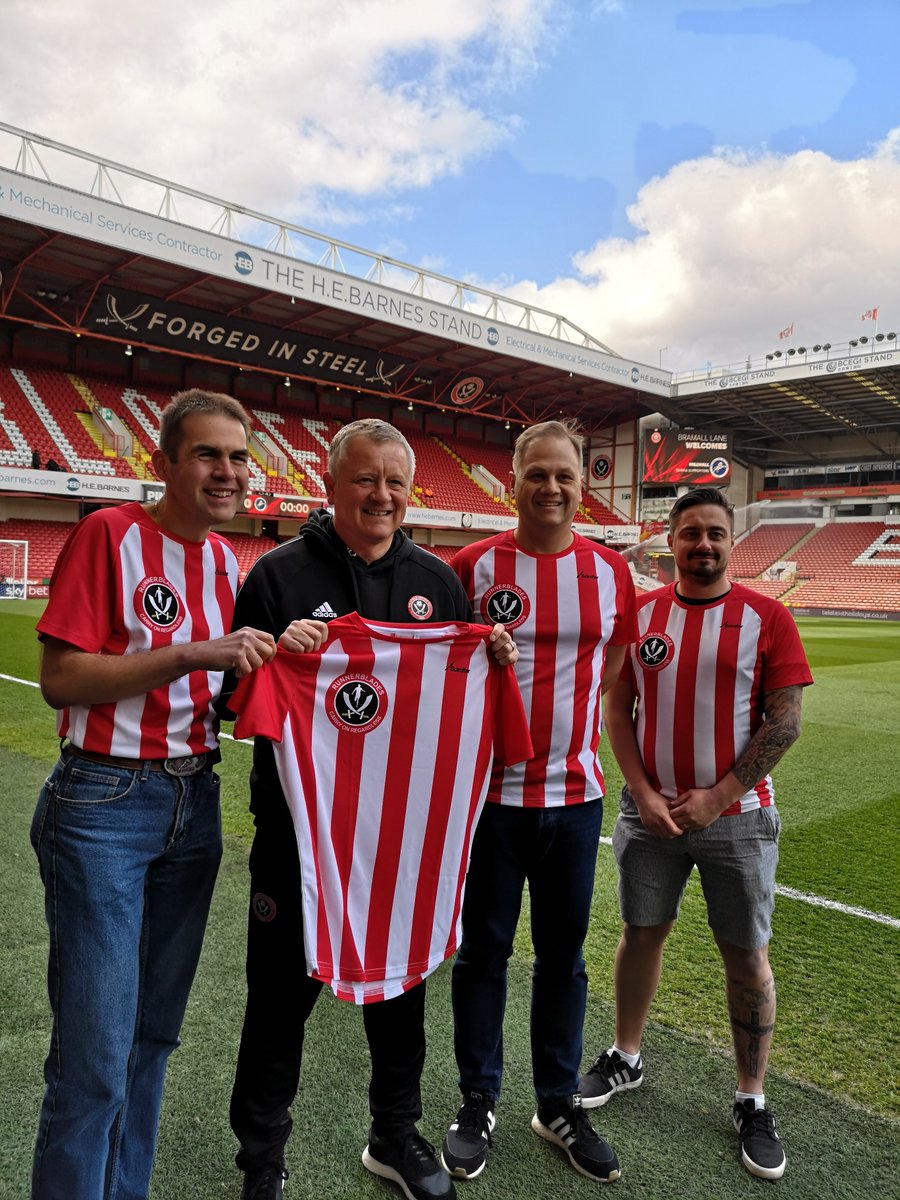 RunnerBlades's tweet photo. Delighted to present a #RunnerBlades shirt to our new Honorary Gaffer. Top man. #runnerblades https://t.co/op8uSAx2sY