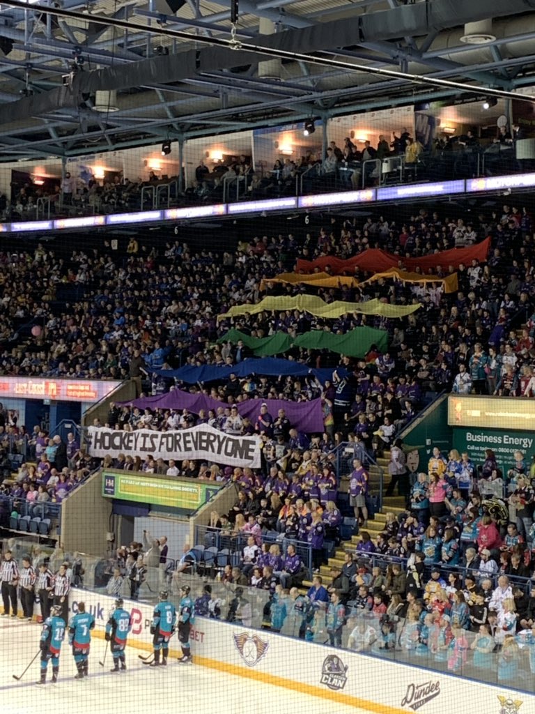 CSIJayne's tweet photo. @ClanIHC Fans showing everyone that hockey is a sport that unites! #hockeyisforeveryone #POFW19 #clan https://t.co/dYSOchJjWU