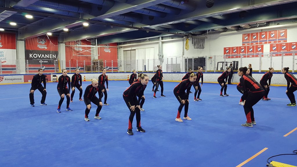 ISU_Figure's tweet photo. Teams are warming up backstage for the final showdown of the season in the Free Skate ! 💪 Which team are YOU cheering for ? 🎉

#WorldSynchro #SynchroSkating https://t.co/x5NlIc4hDJ