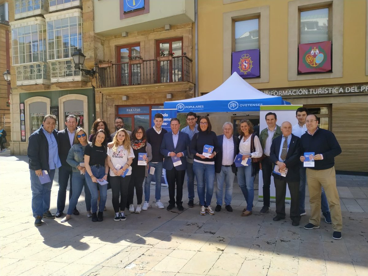 📸 Esta mañana hemos estado explicando a los ovetenses el proyecto de <a href="/pablocasado_/">Pablo Casado Blanco</a> El #28A #VotaPP #ValorSeguro #EnBuenasManos