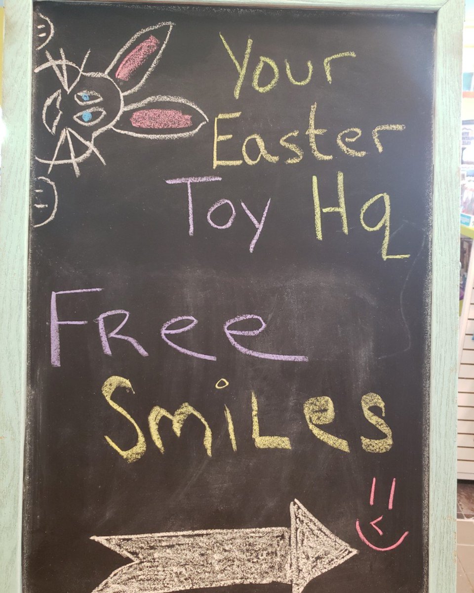 AmeliaIslandToy's tweet photo. What other Army Command Sergeant Major (Ret.) do you know that could make a chalkboard sign this adorable? Is there any other than Villa Villekulla's Chief Play Expert and Grandpa on Duty, Todd?
#armystrong #3rdACR #veteranowned #chalkboardart #bestgrandpaever #toystorelife https://t.co/AZ0tLsMNQR