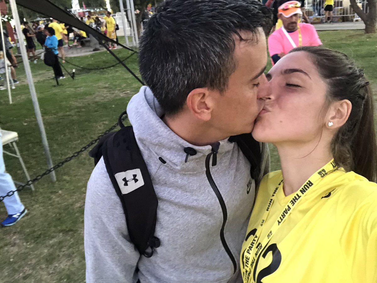MicaGK's tweet photo. #EsteFinde Día mundial del beso 💋 @todonoticias https://t.co/blBphJE8CH