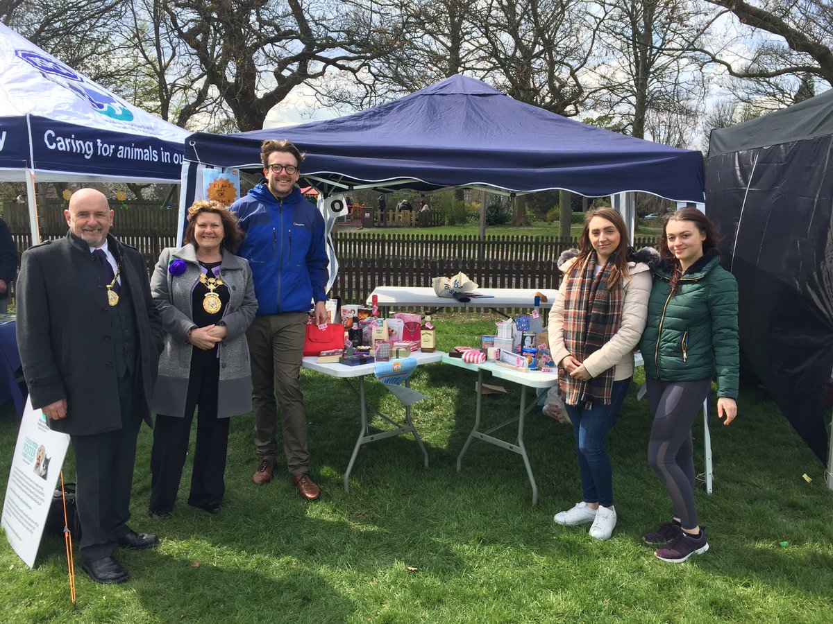 KirkleesYEN's tweet photo. Thanks for playing @KirkleesMayor ! #MayorFest ! @GreenheadOf @KirkleesMayorCh @RSPCAhx @KirkwoodHospice https://t.co/L22ysj0Gn1