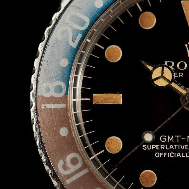 analogshift's tweet photo. GET READY FOR... #MACROWEEKEND
#Rolex #vintagerolex #gmt #gmtmaster #flight #panam #pilot #pepsibezel #womw #nyc #lighting #photography #watchpassion #watchfam #watchmania #watchaddict #menstyle #watchoftheday #watchesofinstagram #picoftheday #nycwatches #ana… https://t.co/HU81Qh8WWb