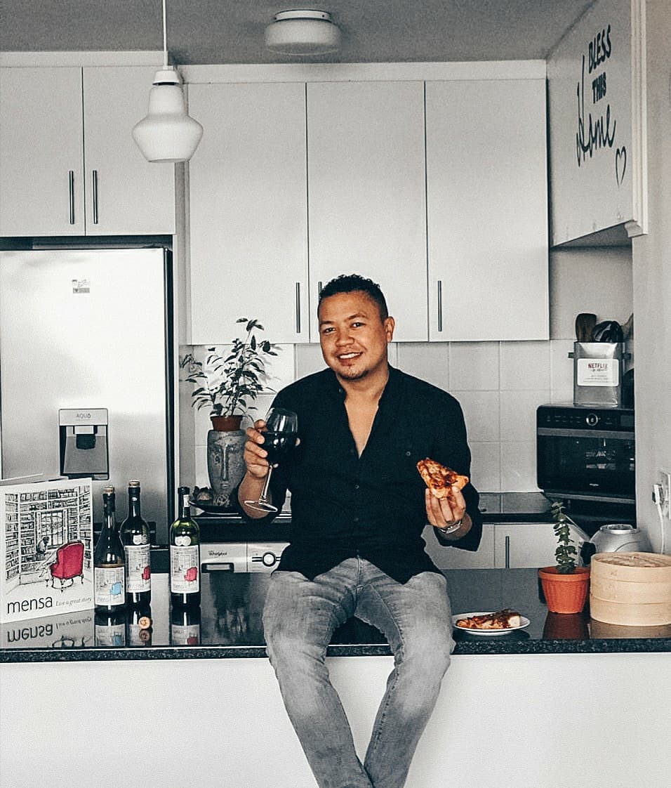 blogitwithjody's tweet photo. Nothing pairs better than wine with with pizza.Thank you to @mensawines for my wonderful gift.
-
I have an article up on my blog where you can read all about amazing pairing of food that goes so well with these three wines. 

Enjoy 🙌

#mensawines #mensabooklist #liveagreatstory https://t.co/kUJnapNS2g