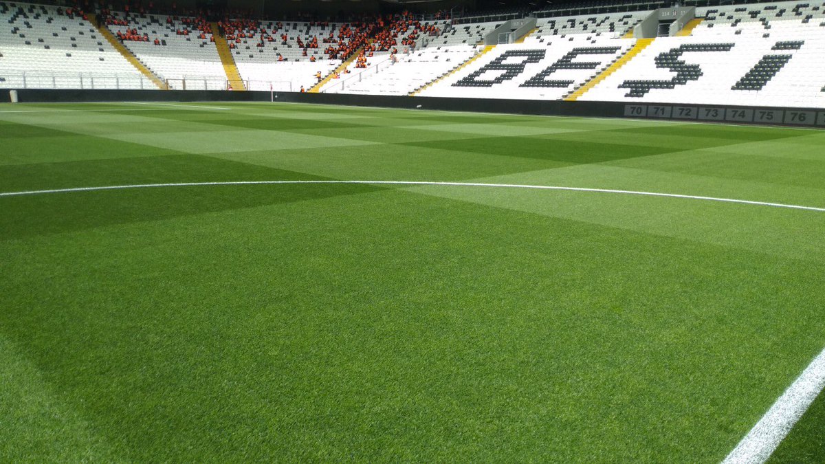 Berkay_Sezen's tweet photo. Maç Günü!!! 🔥
@Besiktas vs @ibfk2014 
Saha hazır, Hava güzel. Güzel bir maç olsun.
Hibritler ayakta... Boyalar tamam. 
@SISPitches 
#SISGRASS 
@VodafonePark https://t.co/nPLna8i8w1
