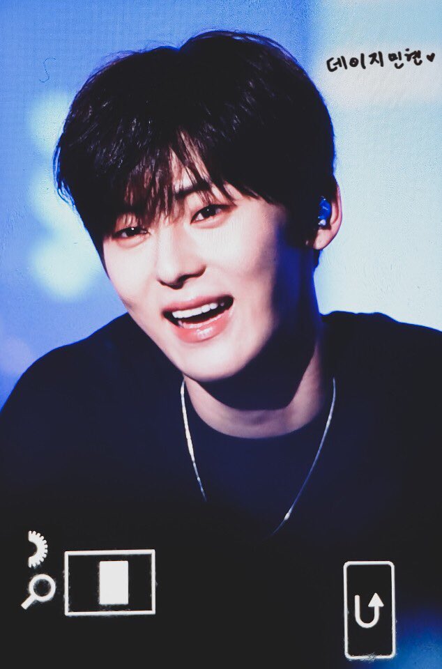 daisy_MinHyun's tweet photo. 190413 #뉴이스트 #민현 #황민현 SEGNO 프리뷰 https://t.co/bH4n4RyAX0
