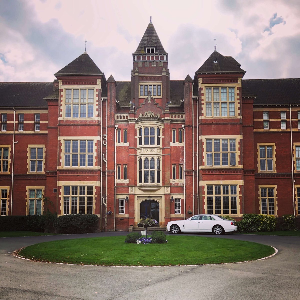 We’re here at the beautiful Venues &amp; Events Warwick today. 
How stunning would this be for your grand entrance pictures?! 🥰😍
Why not drop by today and have a look for yourself! We’ll be here until 4pm
Check out our stories to see more