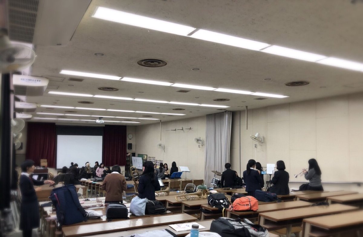 狭山高校40期生の皆さんご入学おめでとうございます㊗️🌸
昨日までの1週間で多くの1年生がミニコンサート、楽器体験に来ていただきありがとうございました😊！

来週の火曜日まで部活体験やってるので少しでも興味のある子は1階体育館側、視聴覚室まで‼︎
初心者も男子もぜひぜひ来てください🥺！