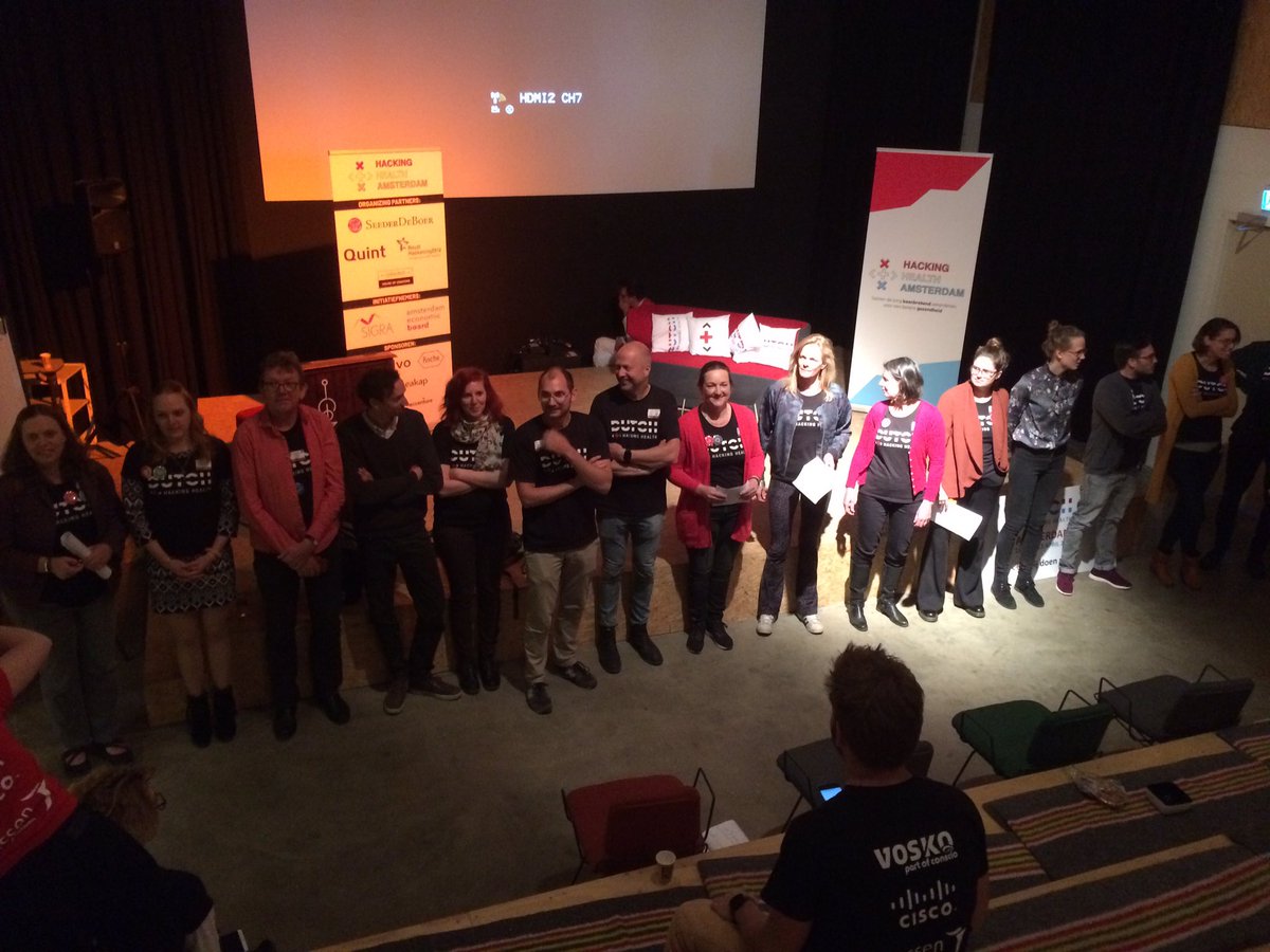 AnnekeMels's tweet photo. Alle pitchers voor @HackingHealthNL op een rij. Nu al trots op ons team WonderZorg! En benieuwd naar alle pitchers! https://t.co/ZipHtWsXPB