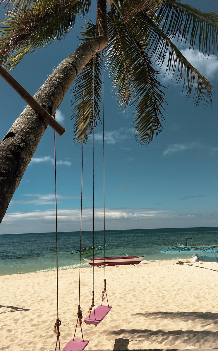 ronypoop's tweet image. When you find yourself in a secluded beach ❤️.