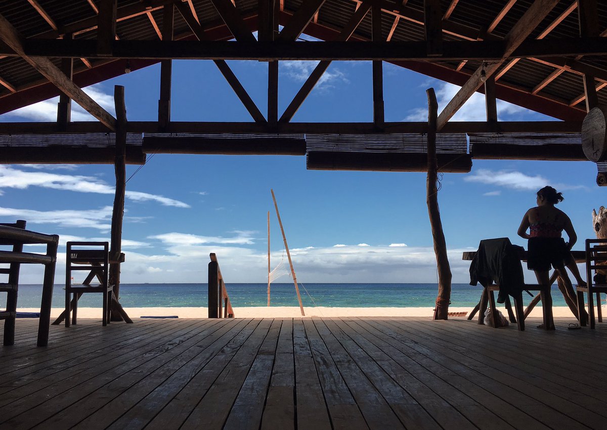 ronypoop's tweet image. When you find yourself in a secluded beach ❤️.