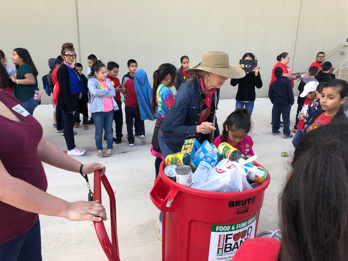 LizetteSmithK's tweet image. Cable Cubs had an amazing time learning about plants, animals and helping the community @safoodbank. #thisiscable #giveback