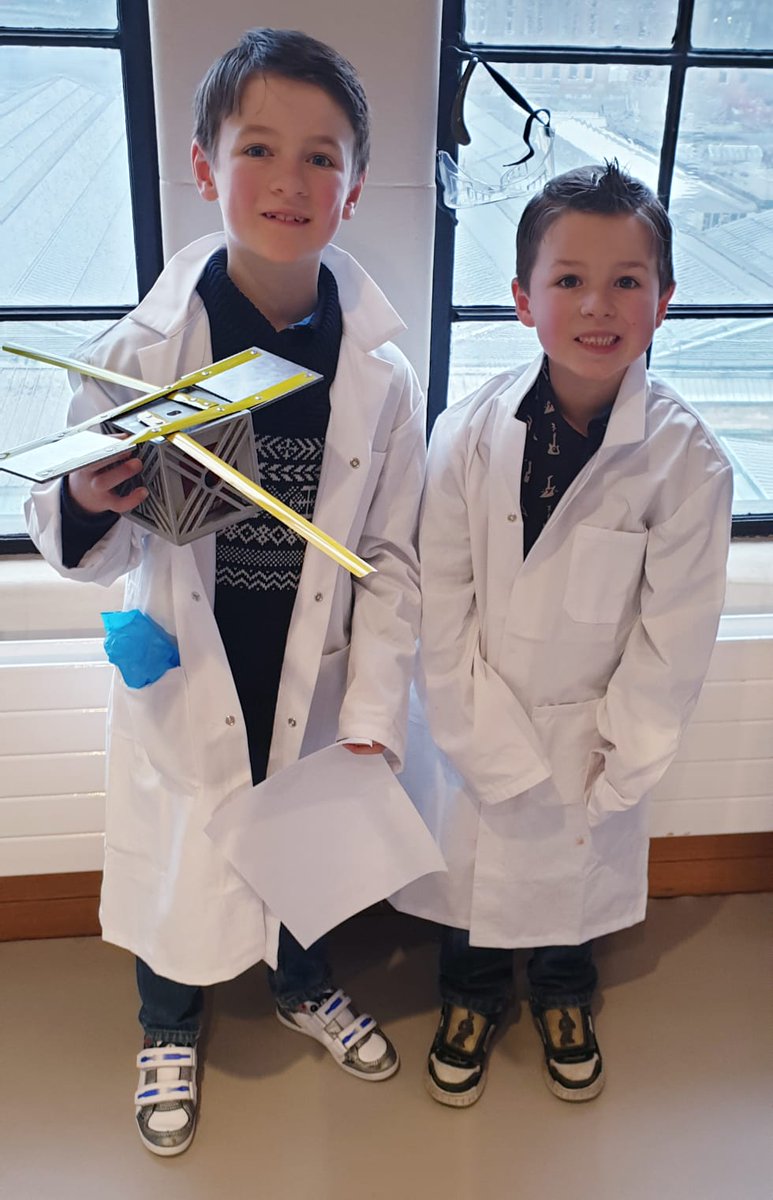 LeidosInc's tweet photo. The City Art Centre in Edinburgh, UK transformed into a science playground for #EdSciFest last weekend and some of our #TeamLeidos colleagues took their families along for some hands-on #STEM learning #ScienceByDoing

Say hello to the innovators of tomorrow 💡 #LeidosLittleOnes https://t.co/vbTUo5JuJW
