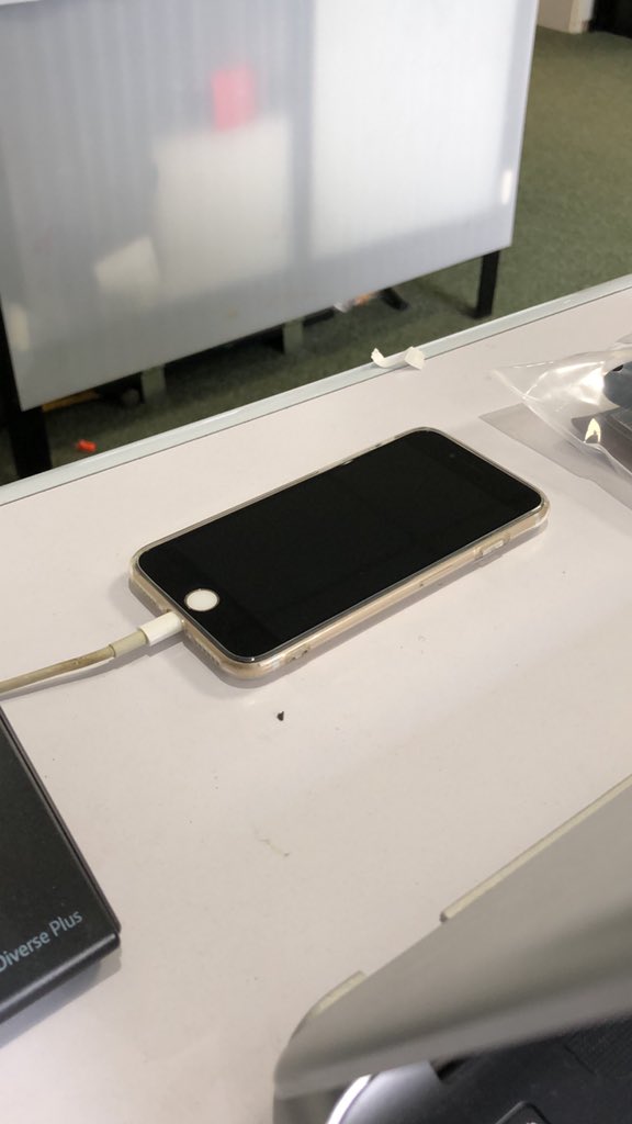 GolfArg123's tweet photo. @secretclubprov I wonder if you could charge up your phone at the counter of Tesco? What do you think? #justproshops https://t.co/nFG1mVzoTy