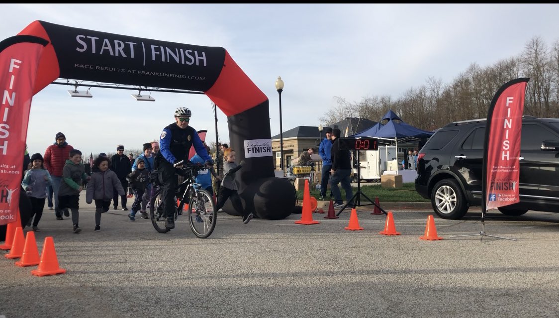 Ready, set, GO! 

1-Mile fun run is off. #LPDFootPursuit5k
