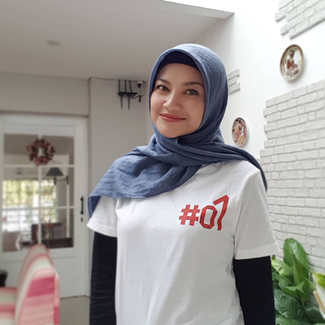 Tina_Talisa's tweet photo. Rabu, 17 April 2019 pakai baju putih coblos yang pakai baju putih. Saya #BarengJokowi. Untuk yang pilihannya beda, yuk santai dan berkomentar adem saja. Mangga perhatikan jejak digital saya. Tak pernah sekalipun saya membicarakan paslon lain 🙏😊👍 https://t.co/23iU2TFkWo