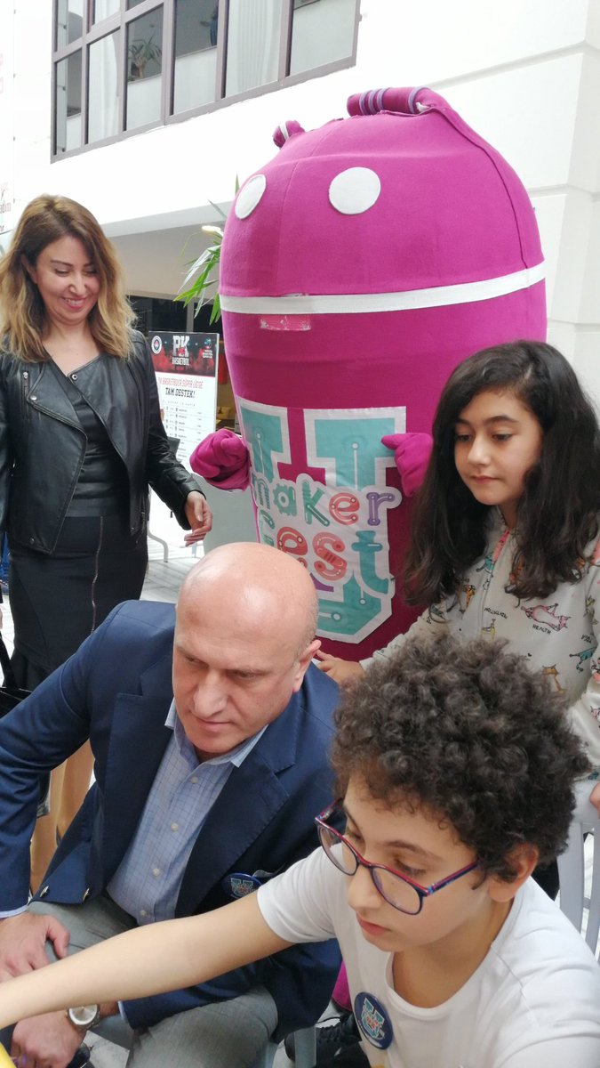 Özge Uludere (@uludereozge) on Twitter photo Genel Müdürümüz Sayın Nevzat Kulaberoğlu takımımızın tasarladığı oyunu öğrencilerimizden dinledi. #UğurKodluyor <a href="/nevzatkulaber/">Nevzat Kulaberoğlu</a> <a href="/nilcicek/">Nil Çiçek</a> <a href="/metinakcaa/">MetinAkça</a> <a href="/MuzeyyenBedel/">MüzeyyenBedelYalçın</a> <a href="/TAYFUNAKSU1/">Tayfun Aksu</a> @halkalikampus Genel Müdürümüz Sayın Nevzat Kulaberoğlu takımımızın tasarladığı oyunu öğrencilerimizden dinledi. #UğurKodluyor <a href="/nevzatkulaber/">Nevzat Kulaberoğlu</a> <a href="/nilcicek/">Nil Çiçek</a> <a href="/metinakcaa/">MetinAkça</a> <a href="/MuzeyyenBedel/">MüzeyyenBedelYalçın</a> <a href="/TAYFUNAKSU1/">Tayfun Aksu</a> @halkalikampus