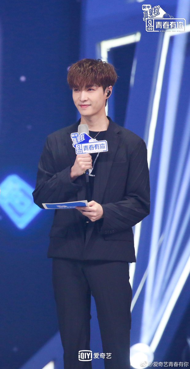 exolay_time's tweet photo. 해가 지날수록
선명해만 가는 그 웃음은
대체 어쩔 셈이야

꽃이 아니라 보석이었는지
점점 빛을 잃기는 커녕
깎이고 다듬어져 화사하게 빛나고만 있잖아

#이씽시 #레이시 https://t.co/iM58H5Rex8
