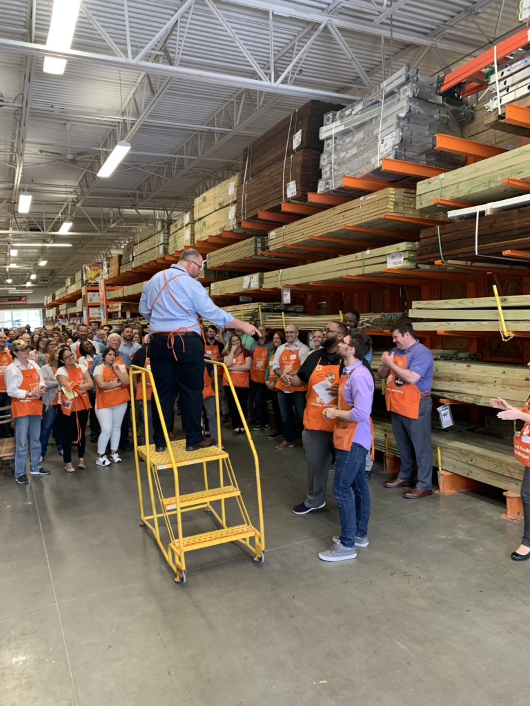 Southwest RVP Recognizing Store Manager Kelvin at D59 RVP MVP Walk this week! D59 will make it Pop for our stores! Thanks for a great walk Southwest at 6833! 
#D59inthehouse
#Getorganized
#D59makesitpop