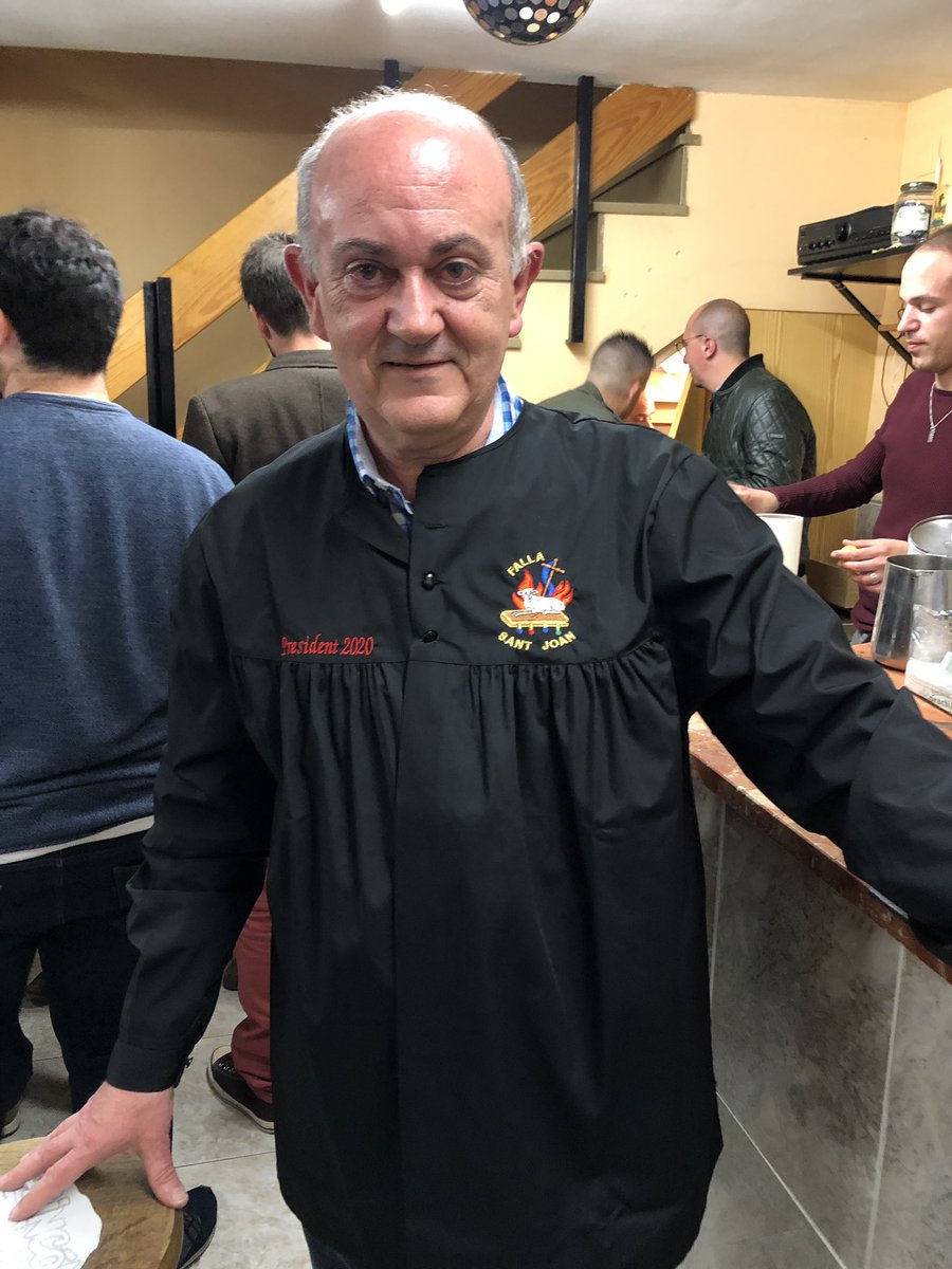 Tenim nou president!

Juanjo Gonzalez pren el relleu de Àlex Moya al capdavant de la Falla Sant Joan. Enhorabona Juanjo!

#fallasantjoan #borregoshore