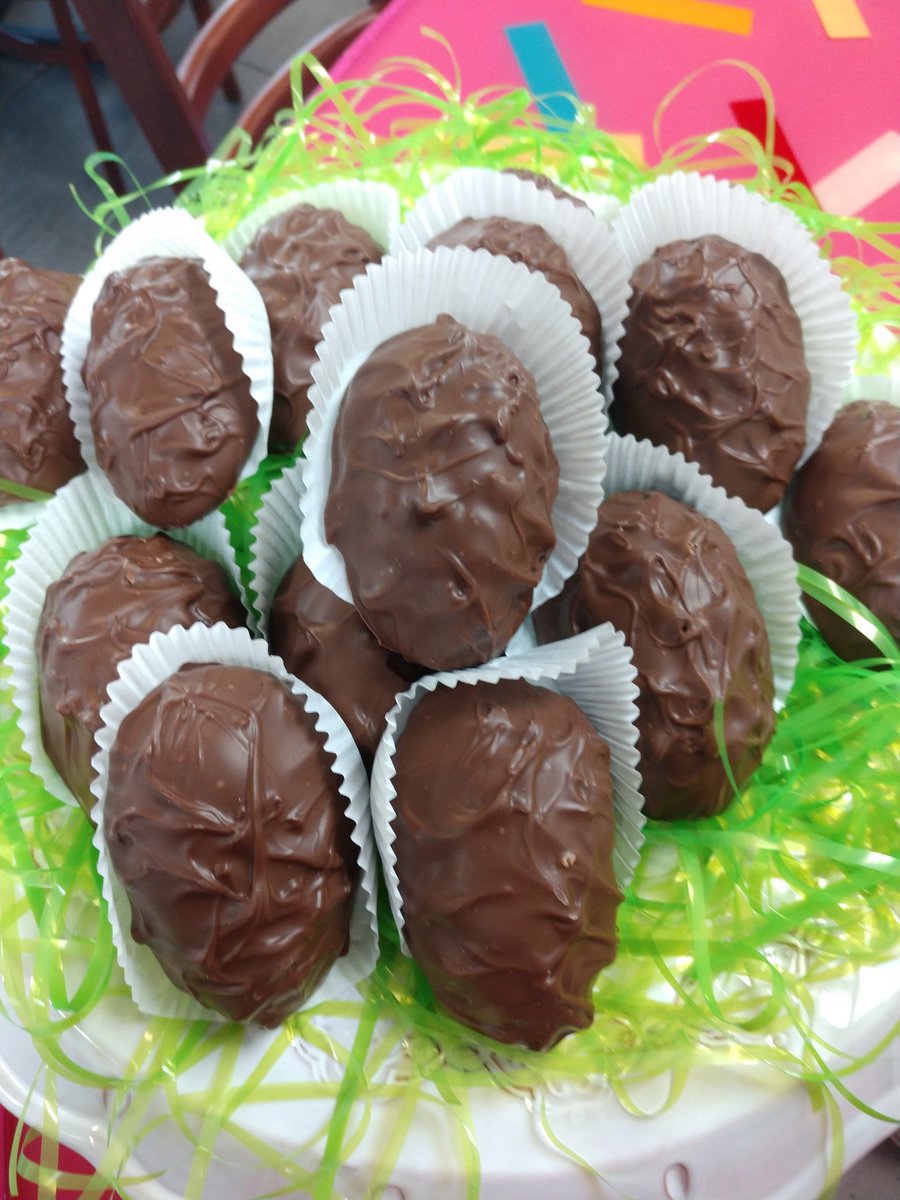 AmazingGlazed's tweet photo. Peanut butter, vanilla Marshmallow, and Coconut Cream eggs are here, but going fast! https://t.co/3khJX1jkl7