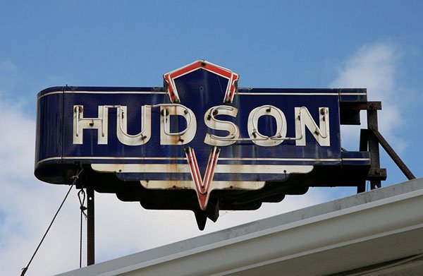 ypsireal's tweet image. Which of them have you seen?  On our blog, find 11 eye-catching signs.  ow.ly/gGux50pSV6V #YpsiReal #YpsiRealBlog #eyecatchingsigns #Ypsilanti