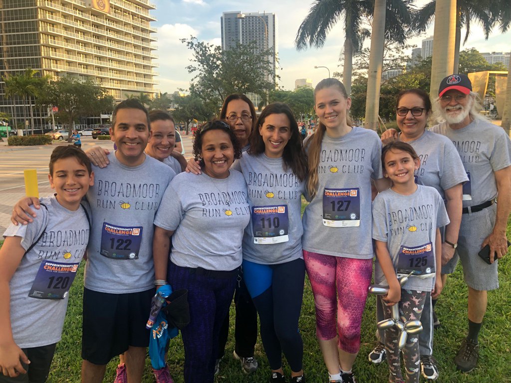 BroadmoorSchool's tweet photo. Banding together for a great cause. #MiamiSup5K @MDCPS  #RiseUP https://t.co/dN6Aj9sMMr