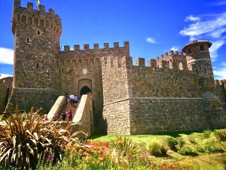 Looking for a perfect winery in Napa?  Check out our blog on the Castello di Amorosa!derodestinations.blog/2019/04/09/cas… 
@TheCastello #napa #California #Cali #napavalley #wine #winecountry #castellodiamorosa
#northerncalifornia