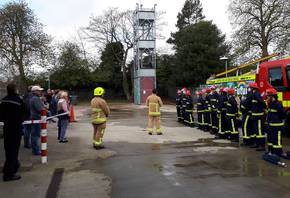 LowestoftPolice's tweet photo. Well Done #Lowestoft Emergency Services cadets #EScadets today at North Lowestoft Fire Station Open Morning 🚒 great team work!! #TeamworkMakesTheDreamWork @NthLowestoft16 @SuffolkFire @SuffolkVPC @SuffolkPolice https://t.co/5jc7UDh1oZ https://t.co/1zUuucD1d6