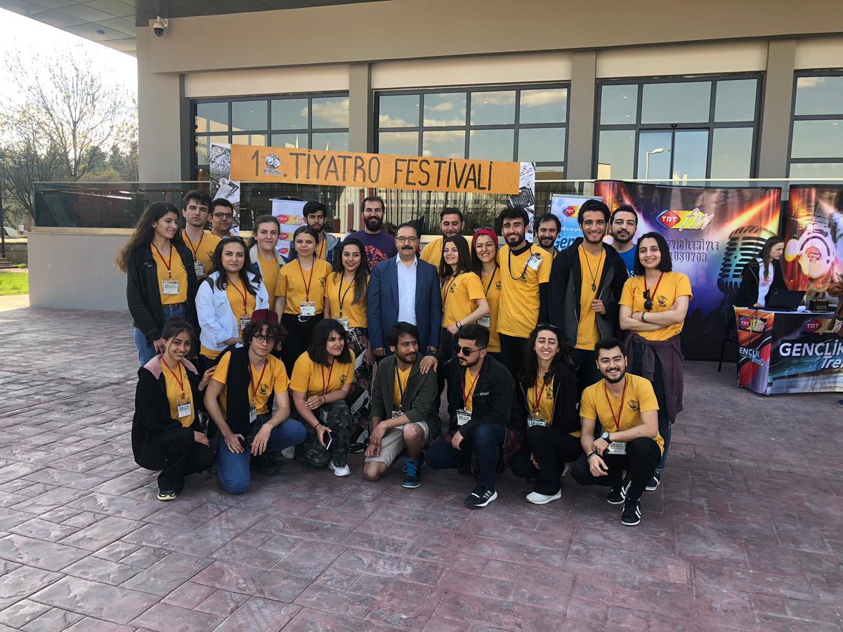 profaligur's tweet photo. Sevgili gençler; Gençlik Treni Gaziantep Üniversitesi Kampüsünde Mavera Atatürk Kültür Sahnesi önünde sizleri bekliyor. TRT FM canlı yayın programındayız https://t.co/30o6o8DXzo