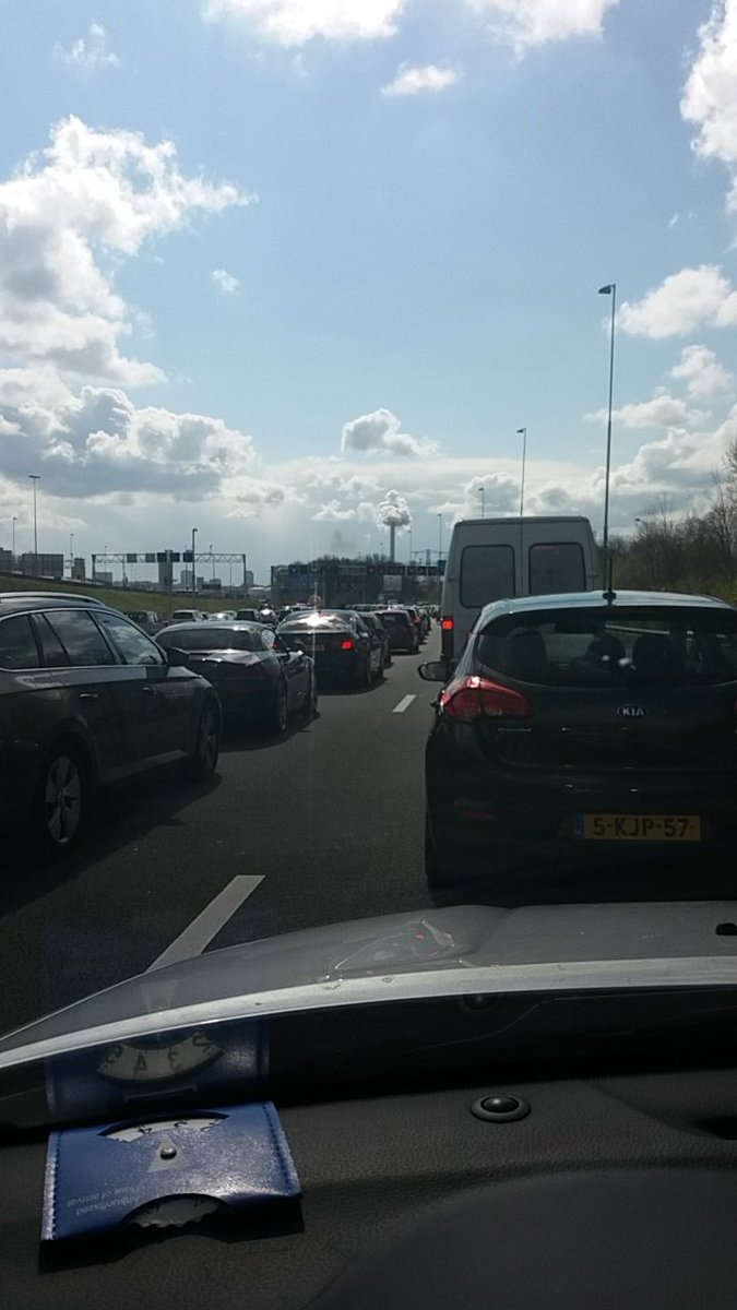 File bij de Coentunnel, tunnel dicht sta nu al 30 min stil