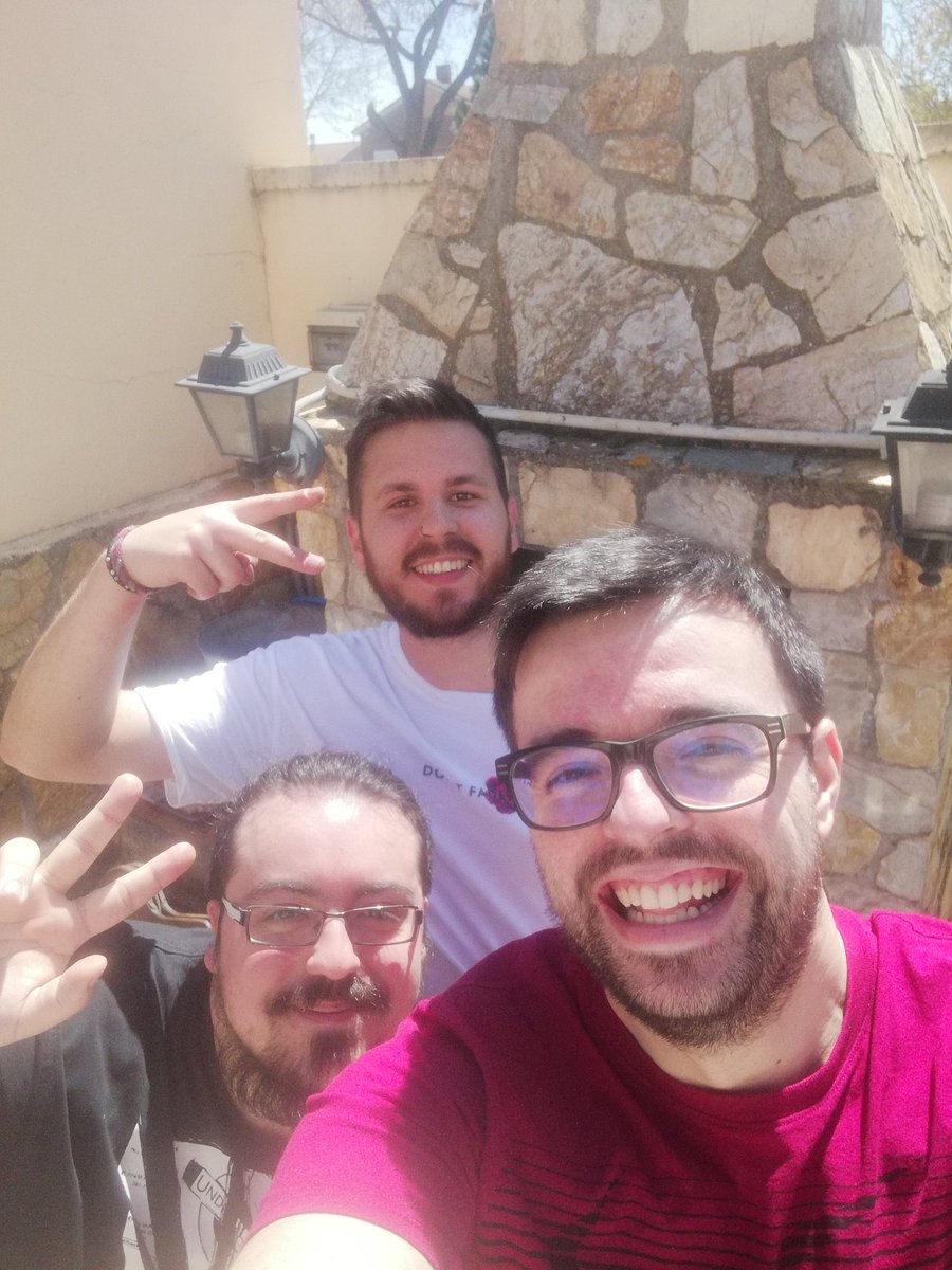 ramekiano's tweet photo. La buena vida con los manolos y las manolas!! https://t.co/FXP0E8qB8L