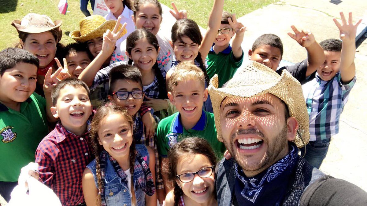 JorlanVarela's tweet photo. #Cowboy #EasterHunt Nada mejor que ver los pollitos felices! #EscConradoRodríguez #Rincón #HaciendoLaDiferencia #TeamOREM @EDUCACIONPR @OficinaMayaguez @yourstruly71 @rodriguezsr01 https://t.co/lJ5bjNevds