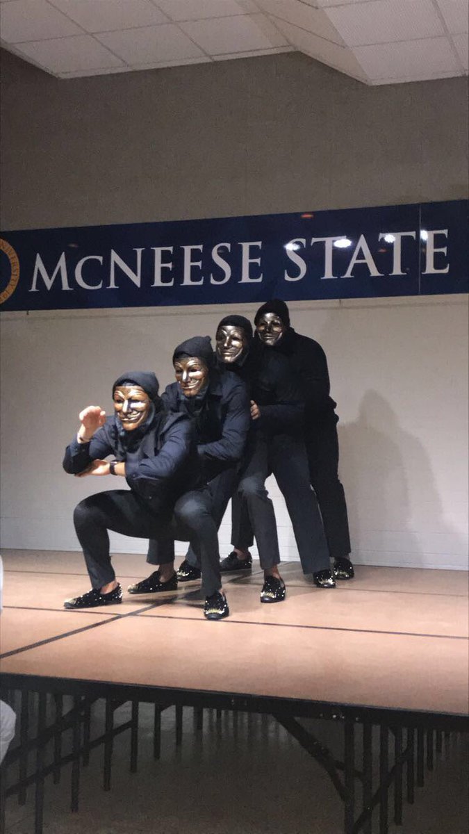 coach_plugger's tweet image. Cold front came thru last night🤙🏾❄️#thetatheta#brothers4life