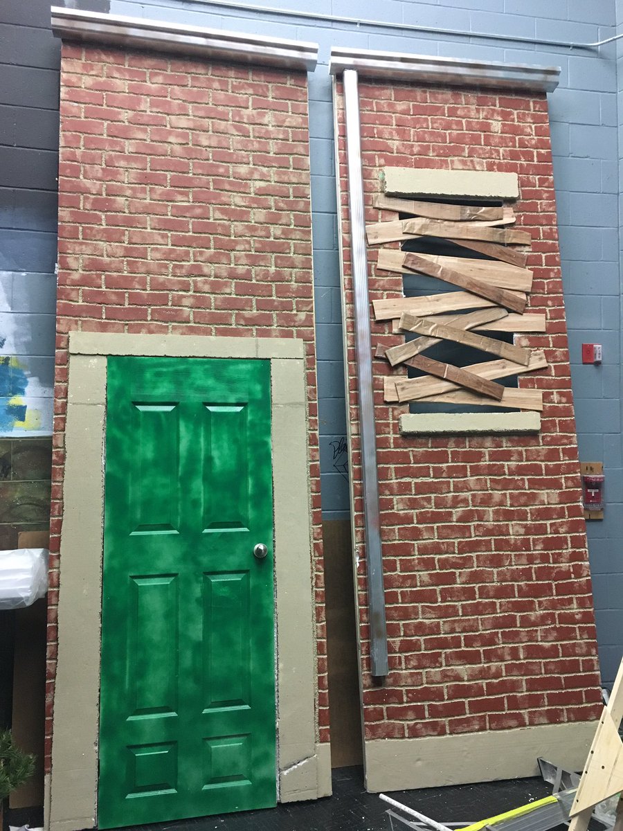 MsBudgell's tweet photo. 🎶 DOWN ON SKID ROW! 🎵 Our sets are looking FABULOUS! @OttawaCappies @ImmaculataOCSB #whymac #ocsbArts @littleshopofmac https://t.co/E6zWmF1dAi