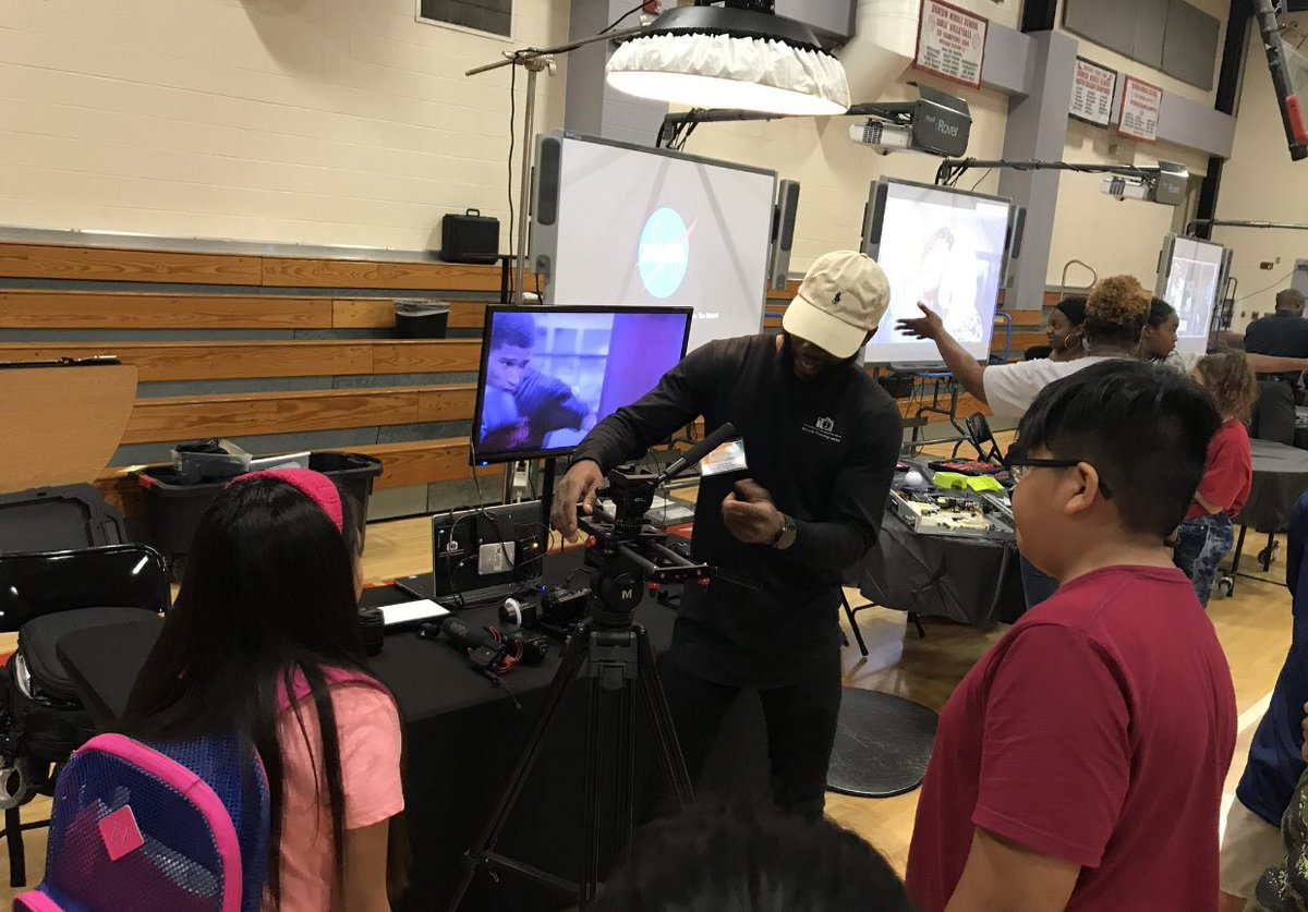 PCULYP's tweet image. PCULYP did not come to play with the STEAM Career Fair. 🔥🔥🔥 #NDOS #FutureSTEAM @GeneralMotors @NULYP #SaturdayMorning