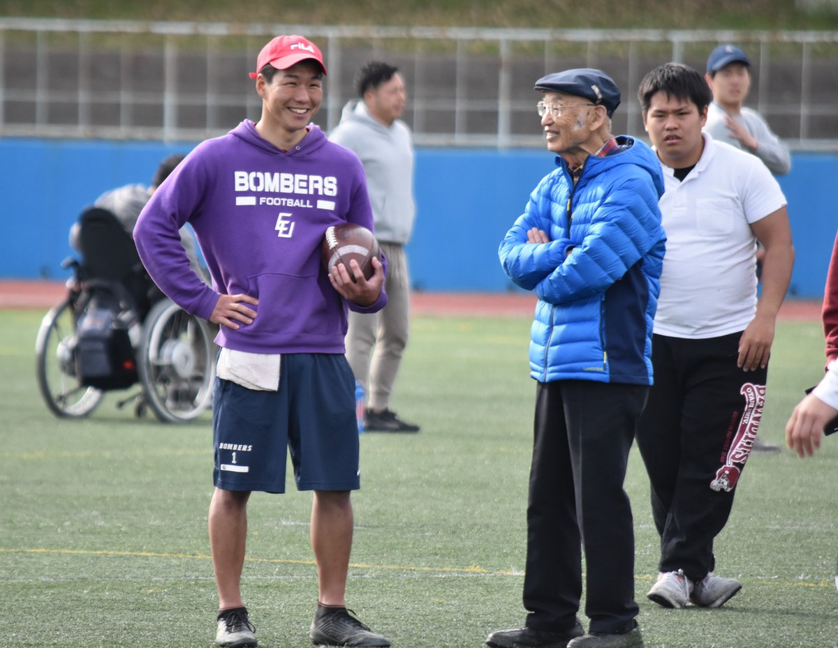 4years على تويتر 編集長の篠原です 関西学生アメフト連盟主催のqbクリニックを取材してきました 愛媛大学4年の竹内涼が アメフト界の超レジェンド武田建さんと談笑 下級生を育てるにはどうしたらいいです と聞いたそうです 返事は まず ほめること 4years على تويتر 編集長の篠原です 関西学生アメフト連盟主催のqbクリニックを取材してきました 愛媛大学4年の竹内涼が アメフト界の超レジェンド武田建さんと談笑 下級生を育てるにはどうしたらいいです と聞いたそうです 返事は まず ほめること