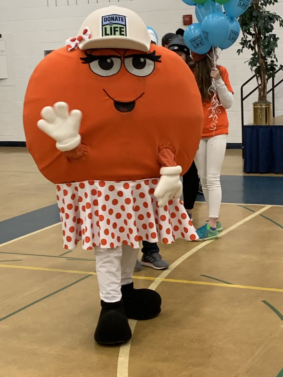 principalmeyers's tweet photo. NEW Donate Life Walk pre-game festivities @hssdbv https://t.co/VcfjgTeogn