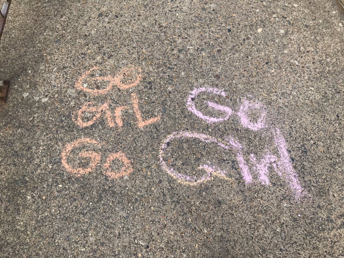 DesireeFaison's tweet photo. What a sweet way to end out the week⭐️SHORTLIDGE LOVES YOU Mrs. Ashton💯🥳😍🤩
@EvanGShortlidge
@ShortlidgeRocks
#APWeek2019 https://t.co/X0fs8msEuR