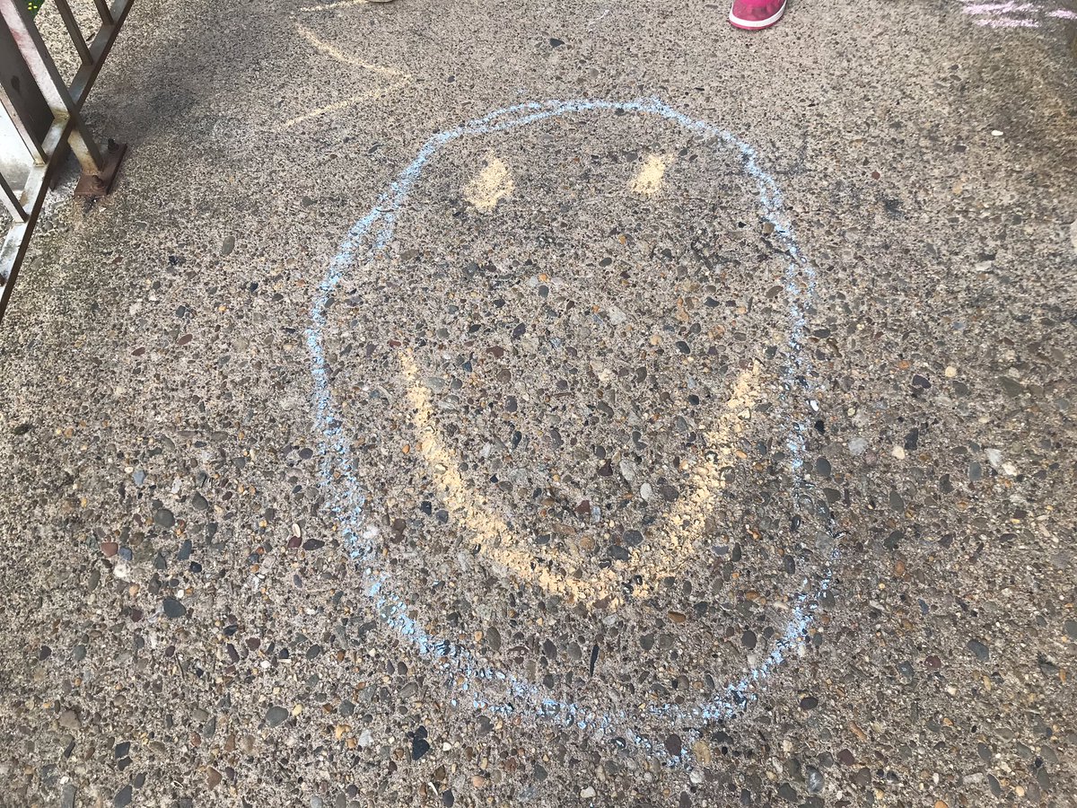 DesireeFaison's tweet photo. What a sweet way to end out the week⭐️SHORTLIDGE LOVES YOU Mrs. Ashton💯🥳😍🤩
@EvanGShortlidge
@ShortlidgeRocks
#APWeek2019 https://t.co/X0fs8msEuR