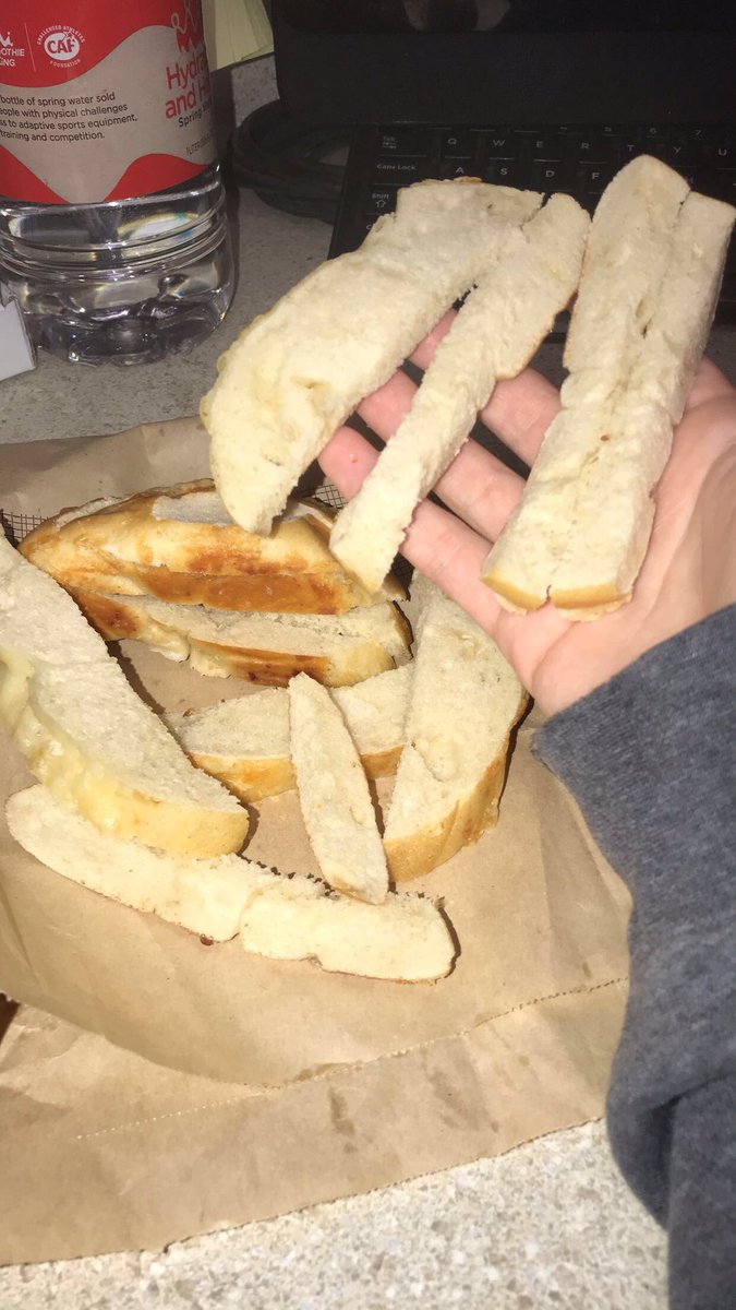 Libby_Brown3's tweet image. only STL things...sliced in half and bread sliced 🤔 #breadco or #panera