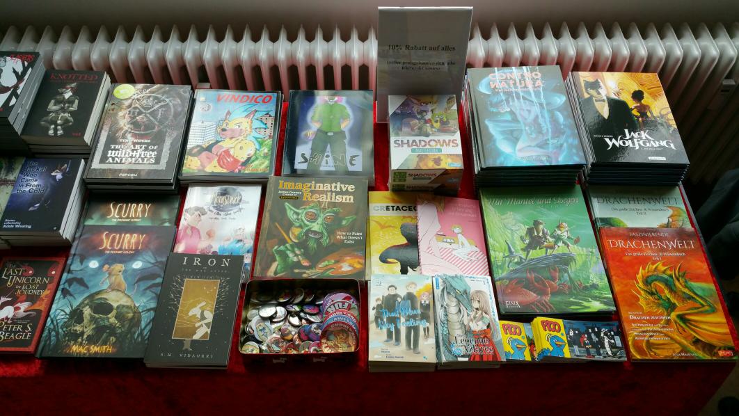 Fusselschwarm's tweet photo. Oh my, so many new comics!😍 #FusselSamstag is ready to start!
And we even have @nordic_furdance drinking glasses for the #Futterstelle now. ;-) https://t.co/hYPuao4dxC
